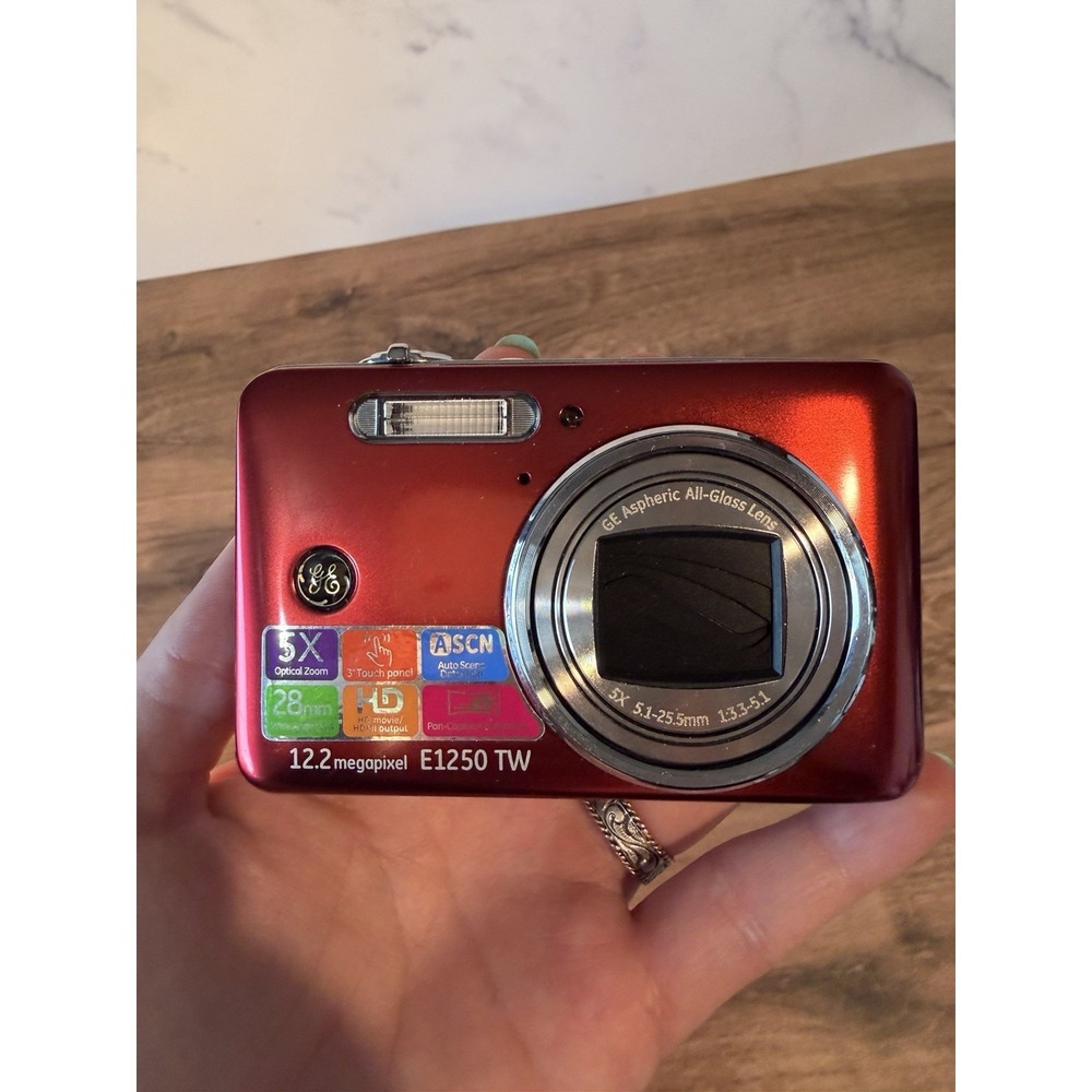 GE E1250 TW Red Digital Camera Smart Series 12.2MP 5x Optical Zoom UNTESTED